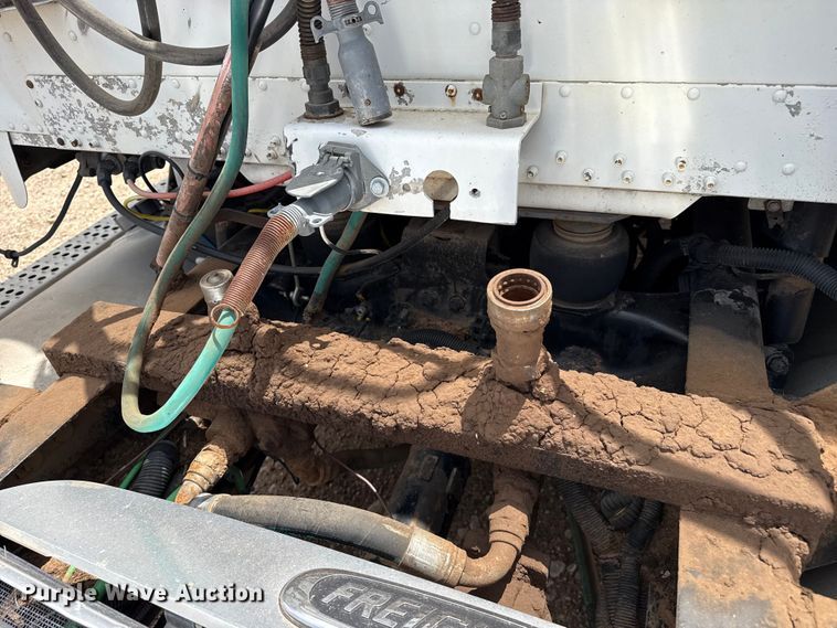 image for item FB6799 2003 Freightliner semi truck
