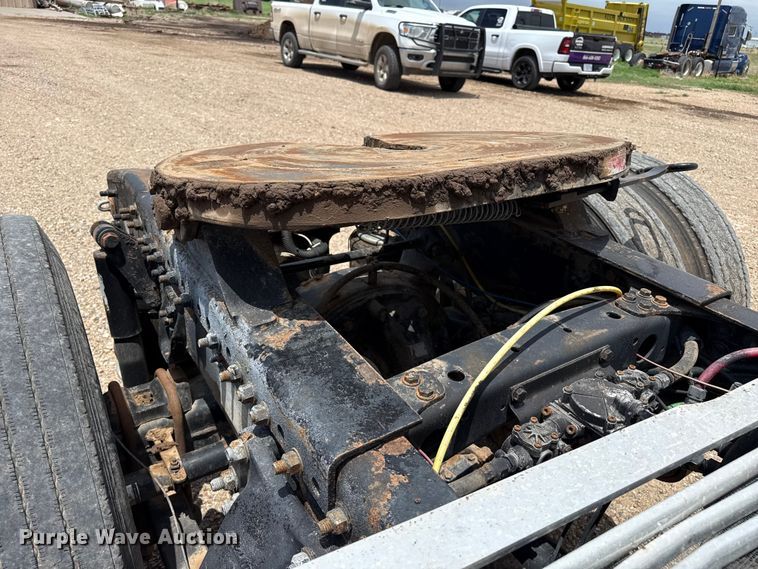 image for item FB6799 2003 Freightliner semi truck