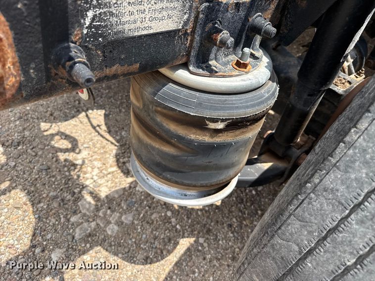image for item FB6799 2003 Freightliner semi truck