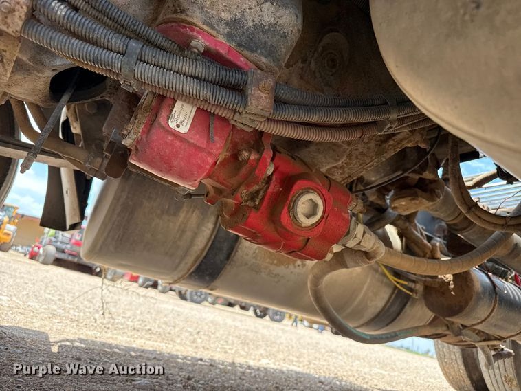 image for item FB6799 2003 Freightliner semi truck