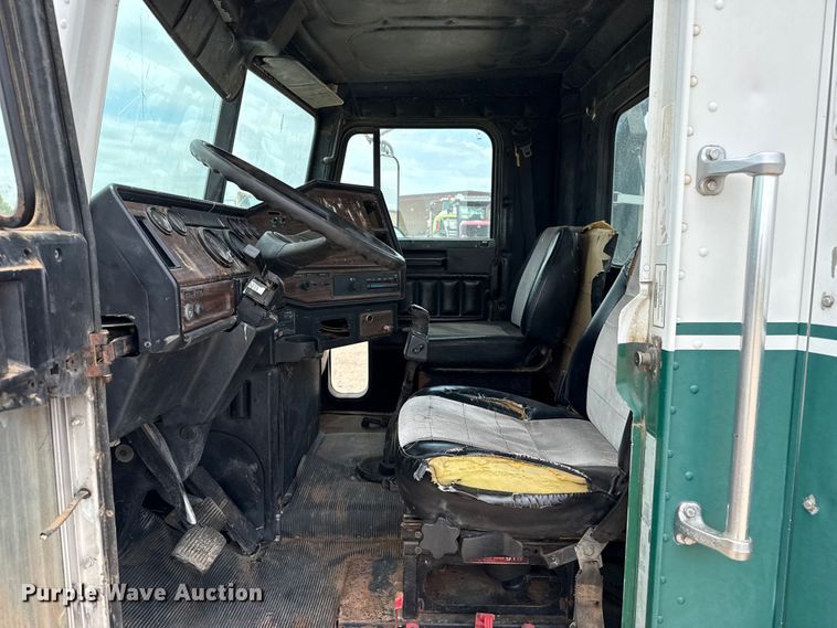 image for item FB6799 2003 Freightliner semi truck