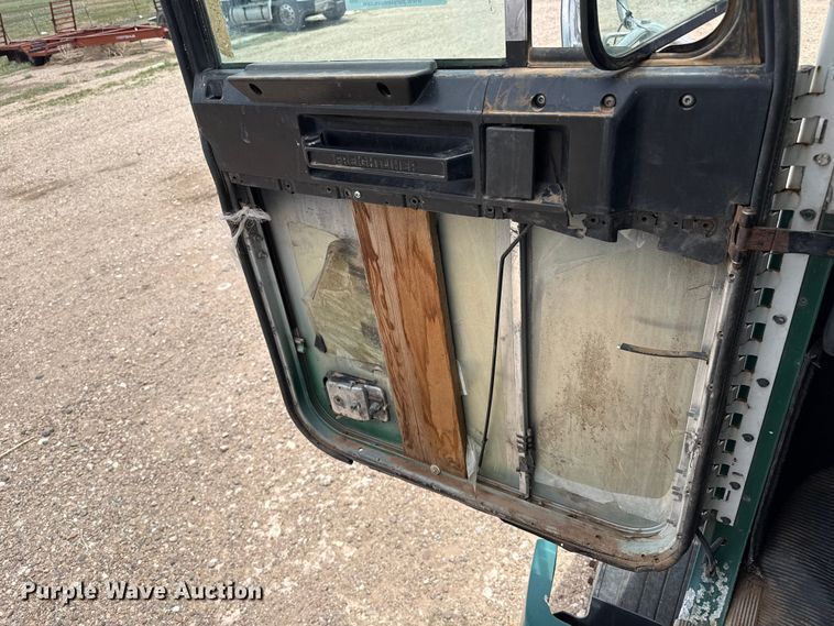 image for item FB6799 2003 Freightliner semi truck