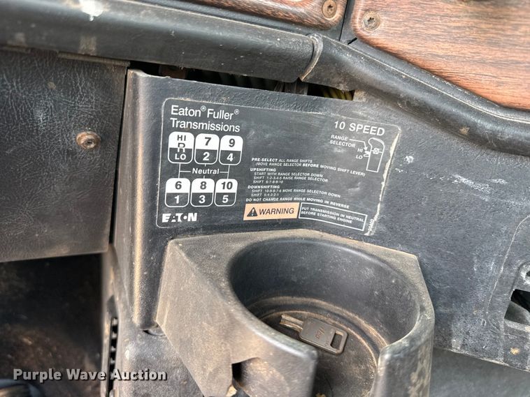 image for item FB6799 2003 Freightliner semi truck