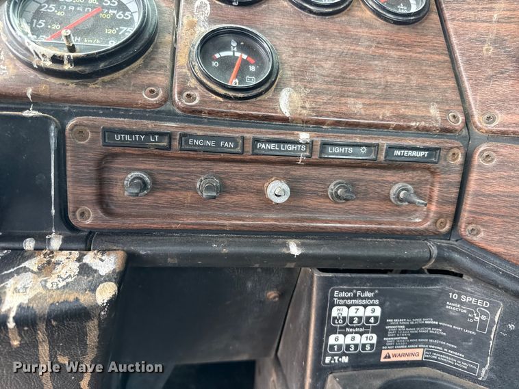 image for item FB6799 2003 Freightliner semi truck