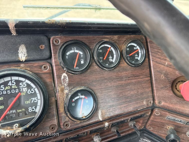 image for item FB6799 2003 Freightliner semi truck