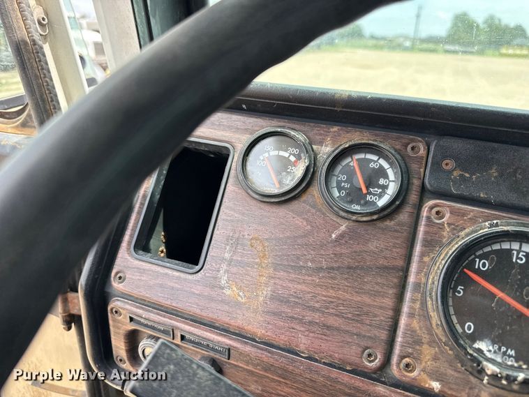 image for item FB6799 2003 Freightliner semi truck