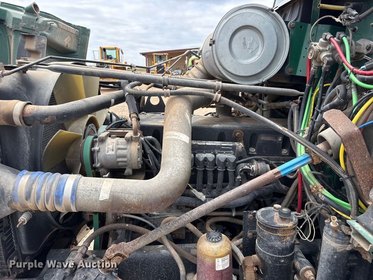image for item FB6799 2003 Freightliner semi truck