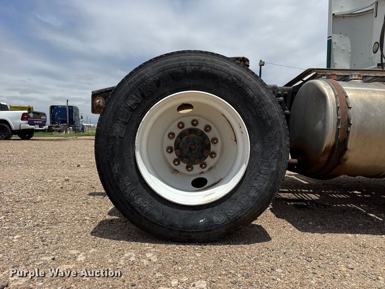 image for item FB6799 2003 Freightliner semi truck