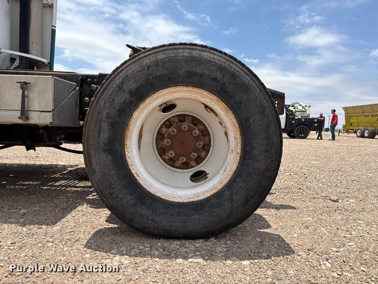 image for item FB6799 2003 Freightliner semi truck
