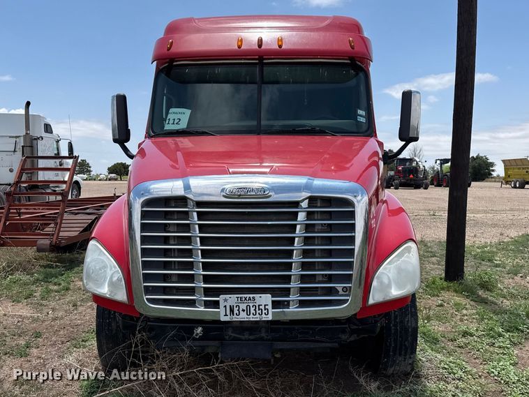 image for item FB6800 2014 Freightliner semi truck