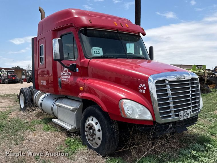image for item FB6800 2014 Freightliner semi truck