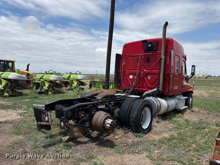 image for item FB6800 2014 Freightliner semi truck