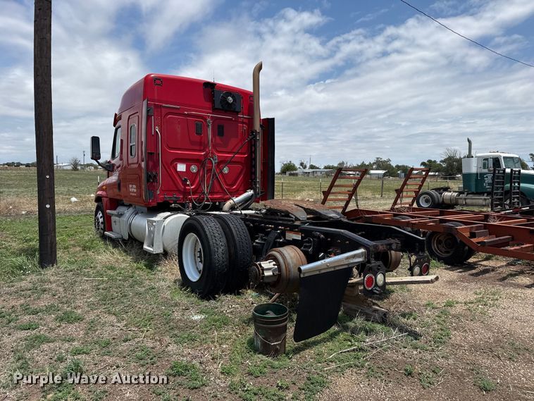 image for item FB6800 2014 Freightliner semi truck