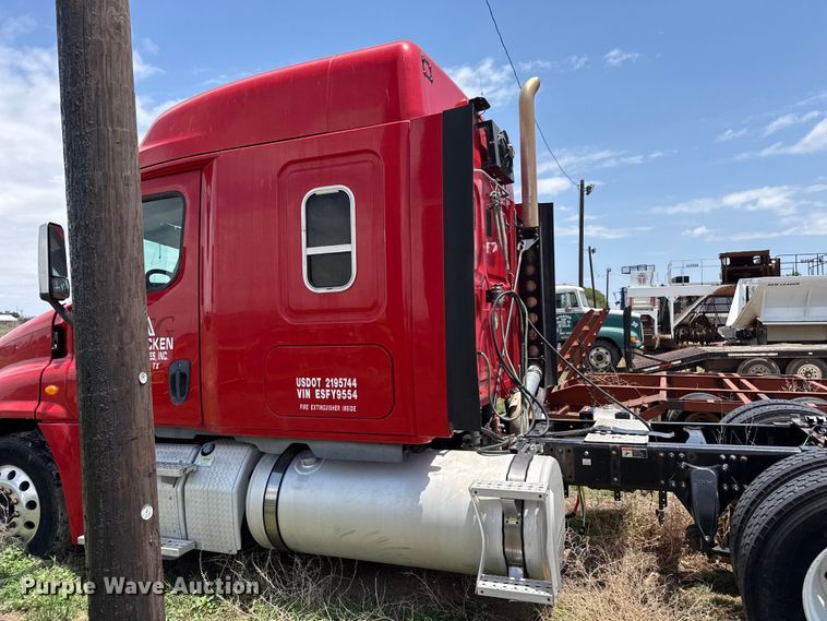 image for item FB6800 2014 Freightliner semi truck