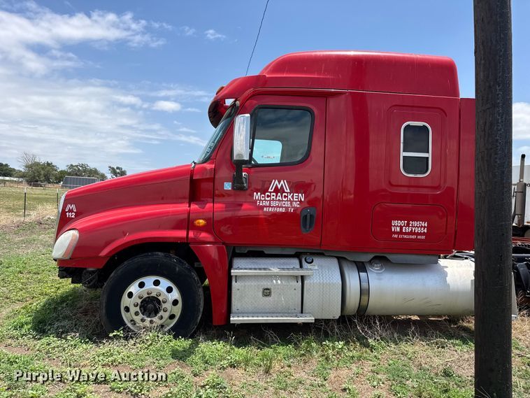 image for item FB6800 2014 Freightliner semi truck