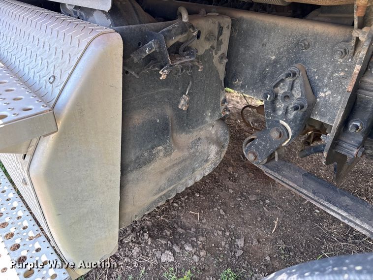 image for item FB6800 2014 Freightliner semi truck