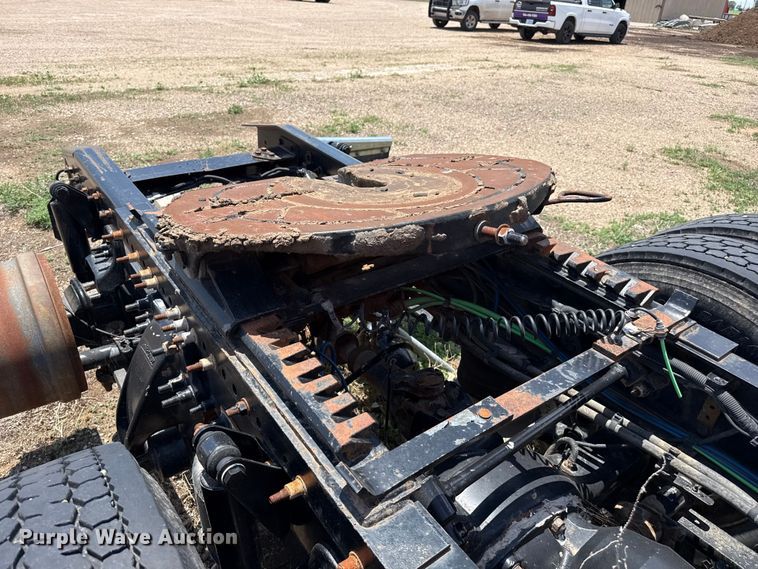 image for item FB6800 2014 Freightliner semi truck