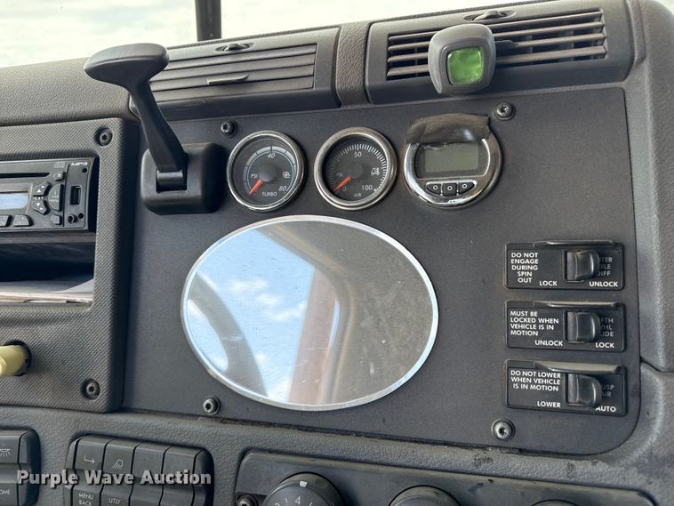 image for item FB6800 2014 Freightliner semi truck