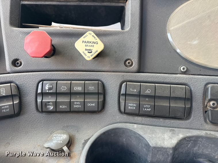 image for item FB6800 2014 Freightliner semi truck