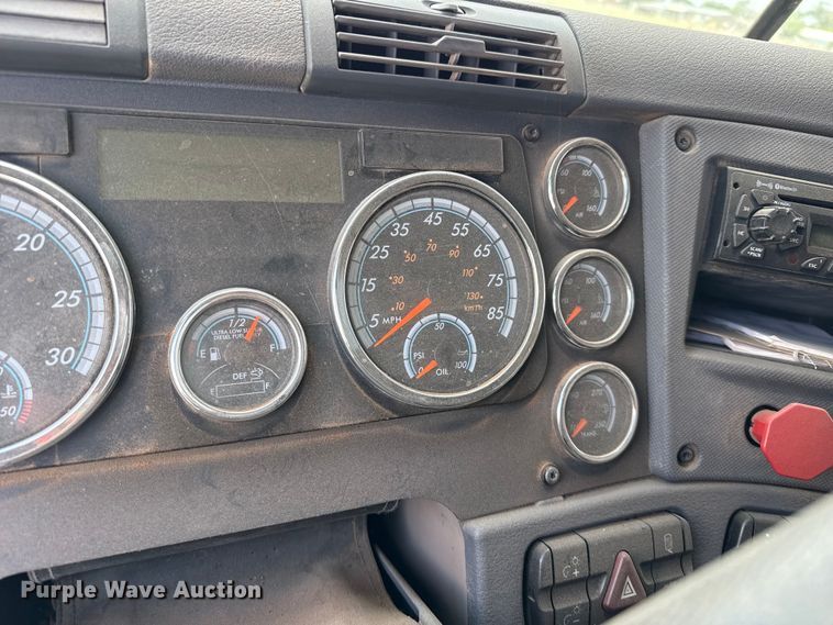 image for item FB6800 2014 Freightliner semi truck