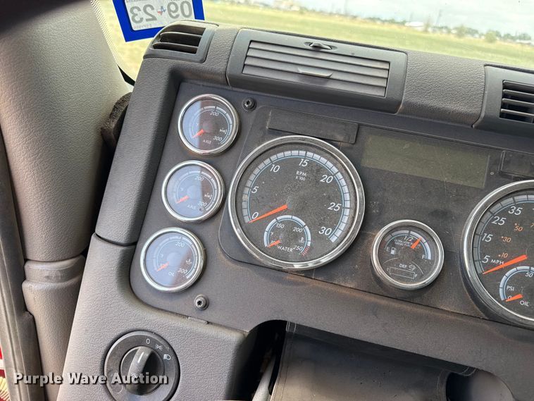 image for item FB6800 2014 Freightliner semi truck