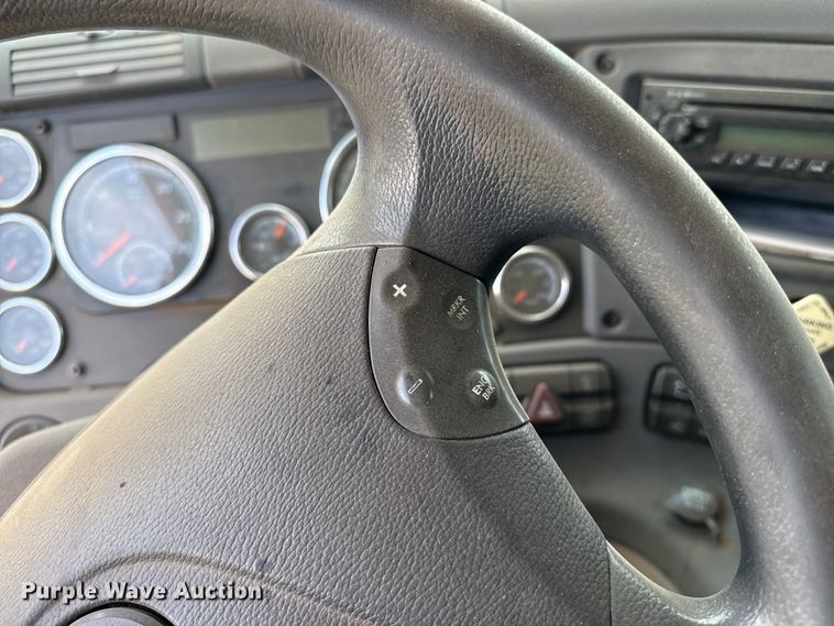 image for item FB6800 2014 Freightliner semi truck