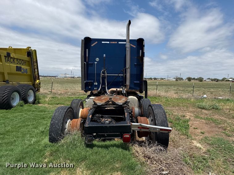 image for item FB6801 2013 Peterbilt 386 semi truck