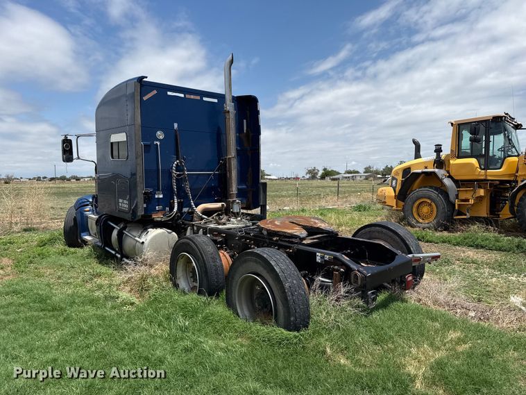 image for item FB6801 2013 Peterbilt 386 semi truck