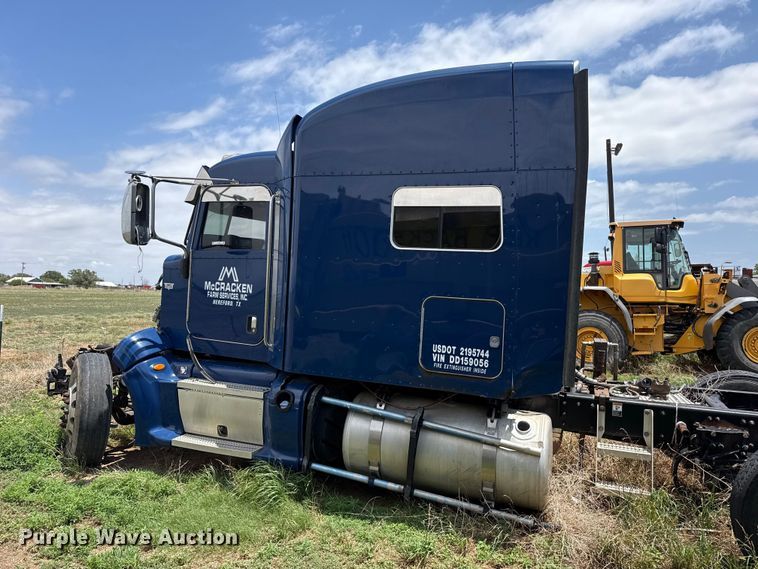 image for item FB6801 2013 Peterbilt 386 semi truck