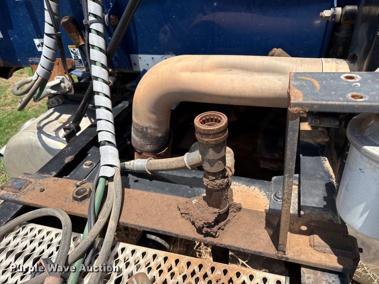 image for item FB6801 2013 Peterbilt 386 semi truck
