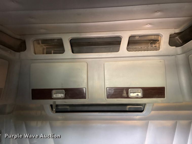 image for item FB6801 2013 Peterbilt 386 semi truck