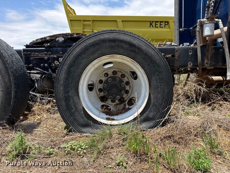 image for item FB6801 2013 Peterbilt 386 semi truck