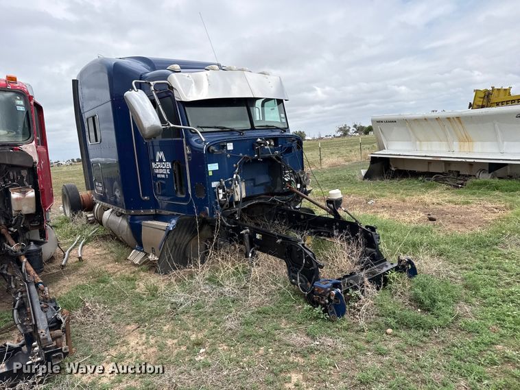 image for item FB6804 2013 Peterbilt 386 semi truck