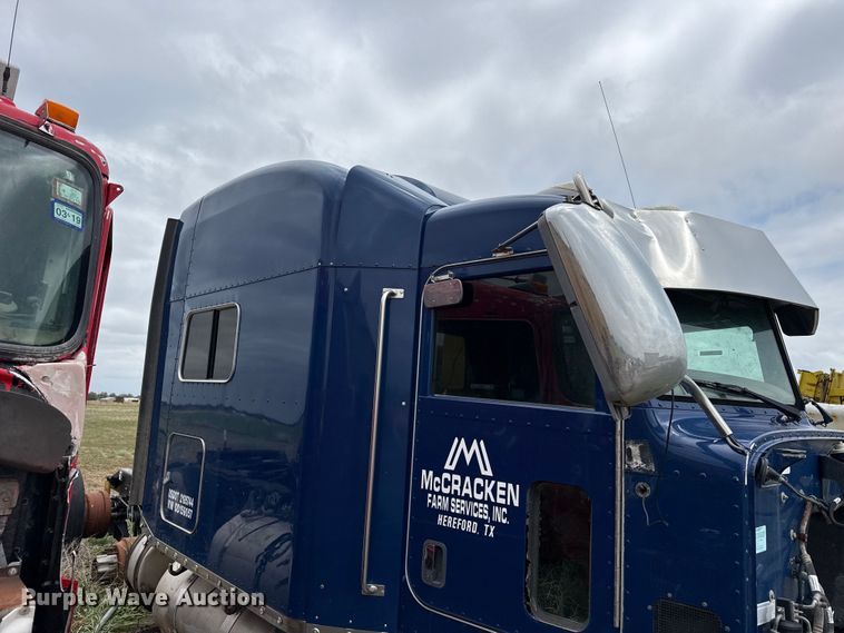 image for item FB6804 2013 Peterbilt 386 semi truck