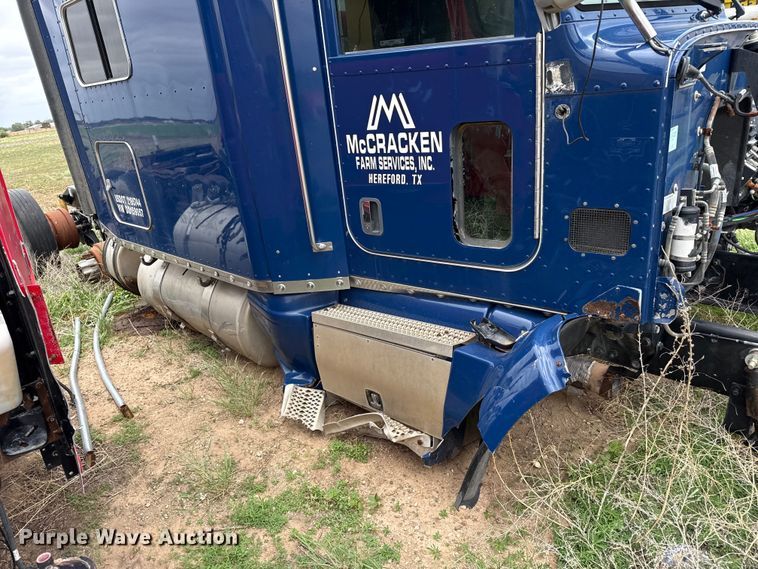 image for item FB6804 2013 Peterbilt 386 semi truck