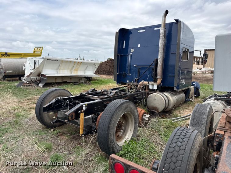 image for item FB6804 2013 Peterbilt 386 semi truck