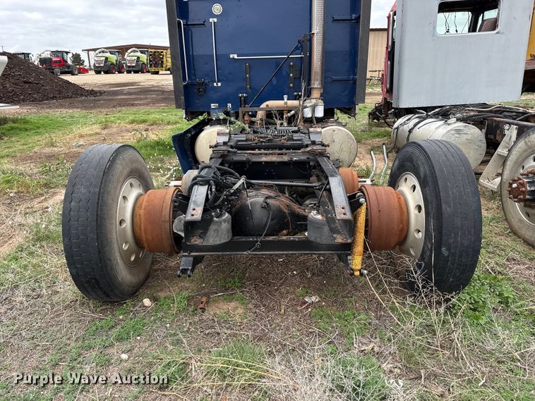 image for item FB6804 2013 Peterbilt 386 semi truck