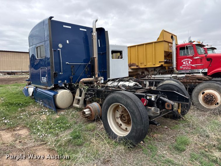 image for item FB6804 2013 Peterbilt 386 semi truck
