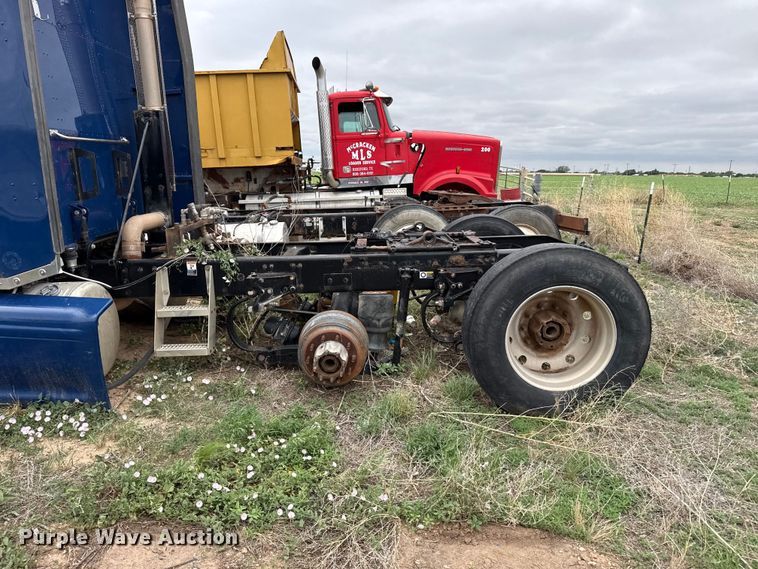image for item FB6804 2013 Peterbilt 386 semi truck