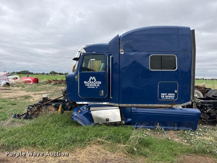 image for item FB6804 2013 Peterbilt 386 semi truck