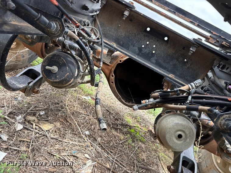 image for item FB6804 2013 Peterbilt 386 semi truck