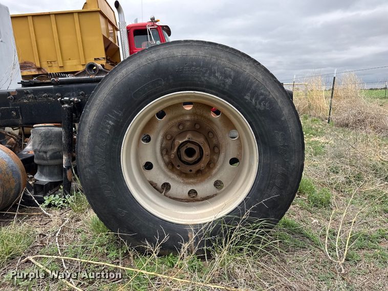 image for item FB6804 2013 Peterbilt 386 semi truck