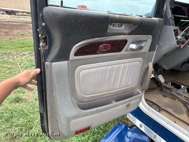 image for item FB6804 2013 Peterbilt 386 semi truck