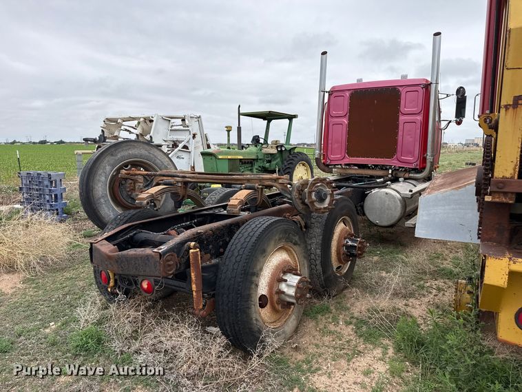 image for item FB6807 1997 Western Star 4964EX truck cab and chassis