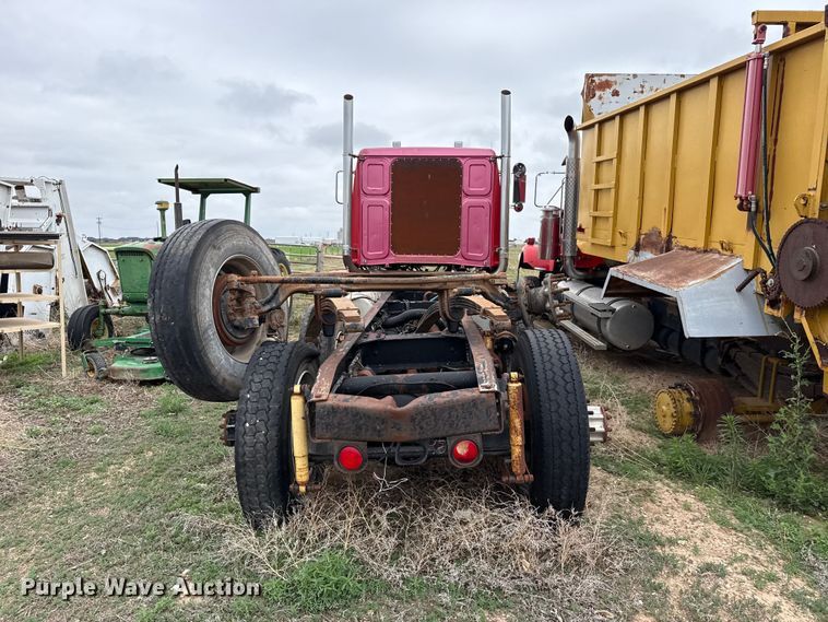 image for item FB6807 1997 Western Star 4964EX truck cab and chassis