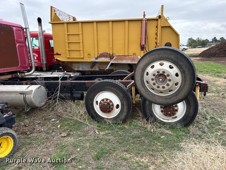 image for item FB6807 1997 Western Star 4964EX truck cab and chassis