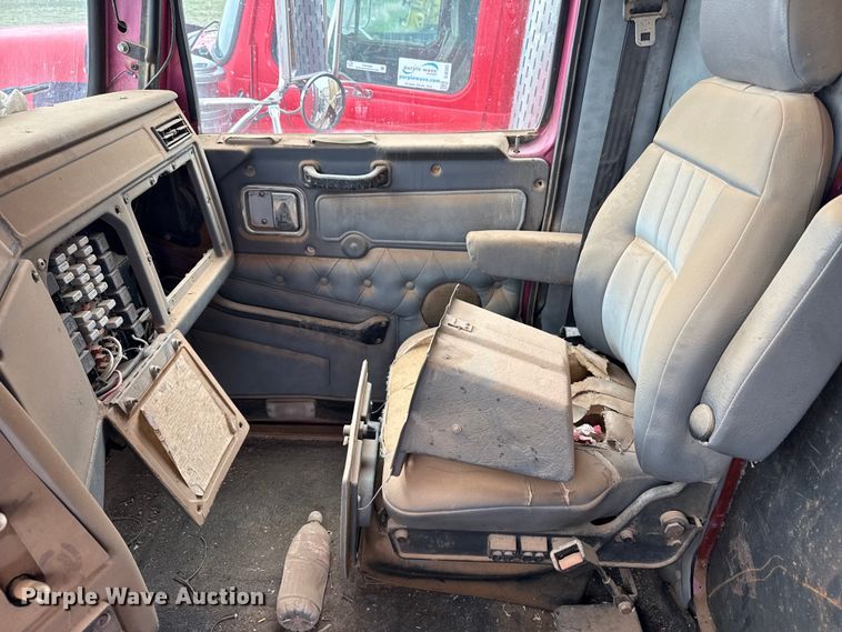 image for item FB6807 1997 Western Star 4964EX truck cab and chassis