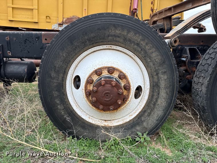 image for item FB6807 1997 Western Star 4964EX truck cab and chassis