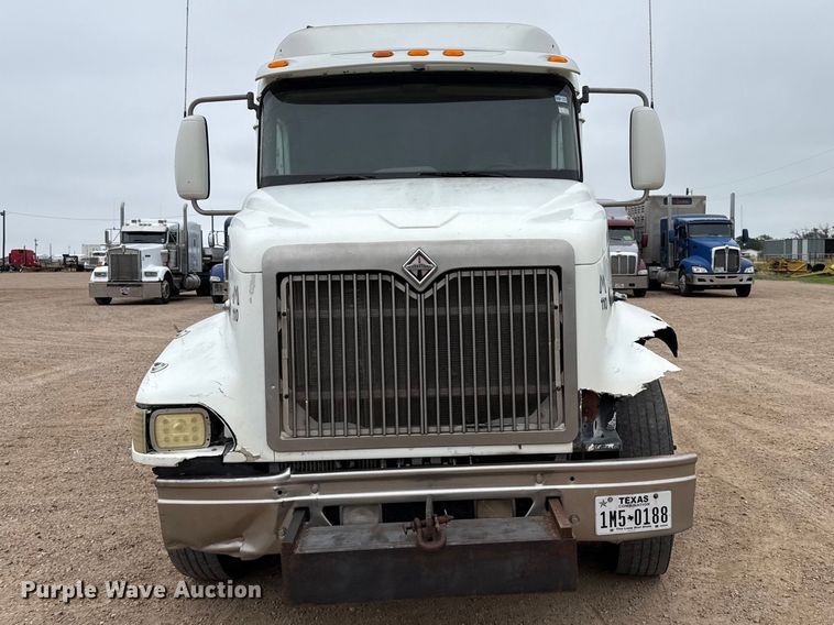 image for item FB6817 2005 International 9400i semi truck