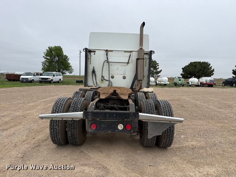 image for item FB6817 2005 International 9400i semi truck